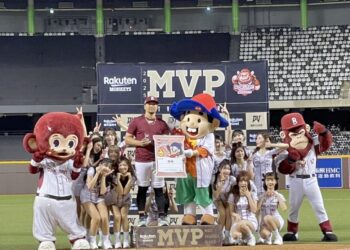 乖乖挺在地！攜手樂天應援 和全場10號隊友大巨蛋「全猿猛進」