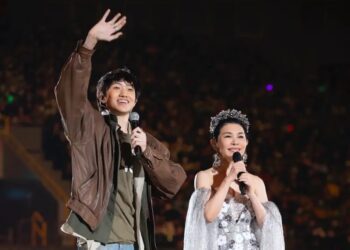 張清芳《TimeLESS》移師高雄站 「17歲帥兒」返台現身演唱會 跪地淚崩問確定「不是AI嗎」 ？