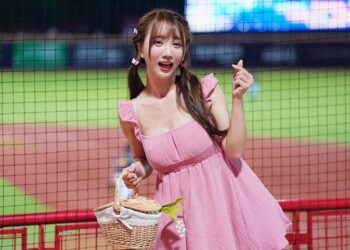 好人緣！小珍奶王芯羽生日會合體小龍女總監Amis、昆娜及蘿拉開唱超甜！