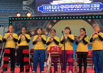 關懷據點成果展「歌廳秀」熱鬧上演 千位長輩齊聚同樂