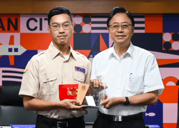 表揚替代役役男許子豪善行義舉  張善政讚許發揮醫療專業 挽救寶貴生命