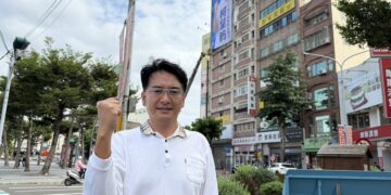 柯呈枋宣布參戰! 彰化火車站前首掛看板喊「彰化強UP」拚起來