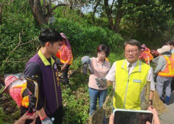防治水資源遭受污染、提倡環保意識　溪州鄉與四河分署辦理聯合淨堤