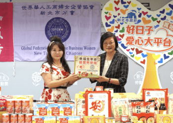新北市世界華人工商婦女企管協會捐贈區里平安箱及民生物資 共襄愛心平台助弱勢里民