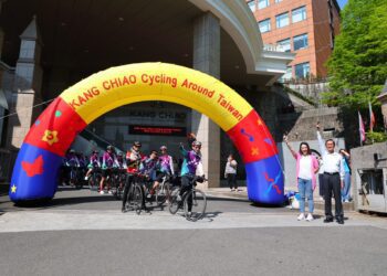 影音/康橋國際學校特色活動課程 跨越16歲轉大人 高雄孔廟見證康橋學生青春的成年禮