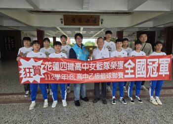 四維高中榮獲高中女球乙級聯賽全國冠軍 接受校友市長魏嘉彥表揚