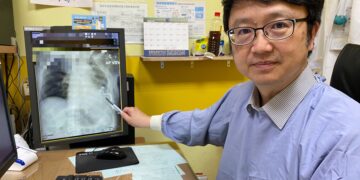 高燒39度血氧狂跌 55歲男肺炎惡化成膿胸 微創引流搶回一命