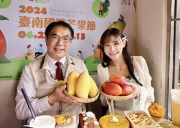 迎接台南芒果節 黃偉哲邀請網紅「泡芙」品嘗台南芒果甜美滋味