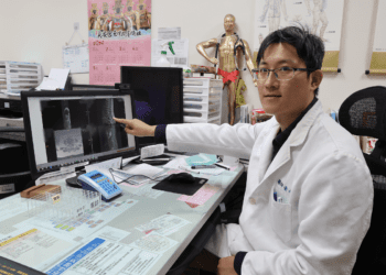 影音／員榮中醫骨傷科整復手法　用針灸、針刀一個月解決解決阿嬤下背十年之痛