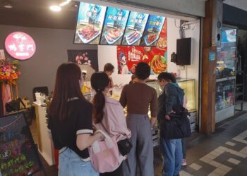 獨門川湘麻辣及周黑鴨甜辣冷滷  鴨掌門麻辣滷味 讓饕客一試成主顧