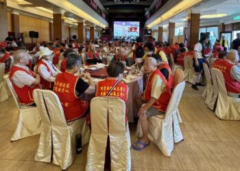 兩百餘位長者齊聚一堂　華山公益餐會提前慶中秋