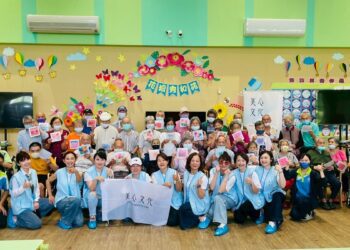 花壇日照長輩粉彩畫創作 現場畫筆飛舞、多采多姿