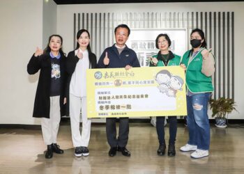 簡天生紀念基金會捐贈冬被　助弱勢民眾溫暖過年