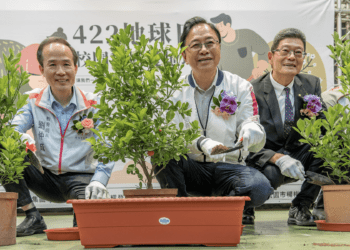 地球日植樹活動 張善政感謝企業捐樹苗 共同打造友善環境