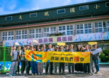 校舍地板櫃體發霉變形　遠雄志工出動搶修濱海偏鄉小學