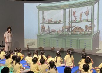 臺博館台語有聲繪本《覕相揣》獲德國白烏鴉獎