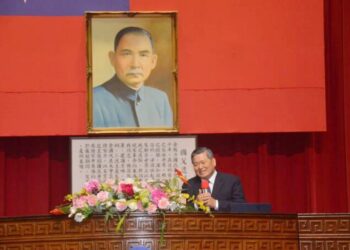 獲邀母校專題演講  警專校友總會會長何明洲博士與師生分享 