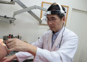 影音／鼻塞呼吸不順難入睡 檢查取出10公分乳突瘤