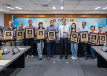 孝行感動桃園 張善政頒發113年孝行獎 讚賞11位楷模