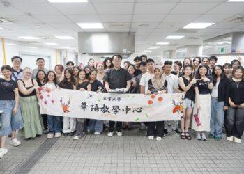 大葉舉辦「黑糖麻糬製作體驗活動」 帶領國外學生親手製作麻糬點心
