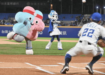 富邦悍將主場震撼開幕 新莊棒球場升級亮相 世壯運吉祥物開球