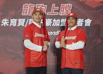 《CPBL》「龍炮上膛！」陳子豪、朱育賢正式披上龍袍