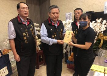 新北厚德派出所警員黃瑋震因公殉職 何明洲率員關懷並致贈慰問金