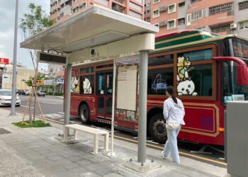 建構舒適公共運輸候車環境　嘉市再增設11座簡易候車亭