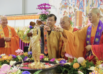 佛誕文化節淨心洗禮 新北眾人齊聚祝禱 緬懷法師慈悲精神