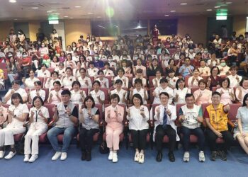 歡慶2025國際護師節　嘉義市表揚百位專業護理人員