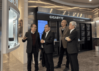 侯友宜親訪技嘉 推AI教育與投資新北 打造智慧新未來