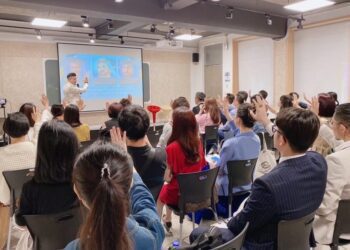 易經融合東西方管理學 企業十道曙光吸引中小企業主熱烈參與