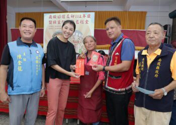許淑華發放重陽禮金　關心長輩生活