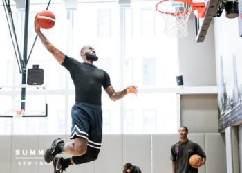 影/《巴黎奧運熱身》「詹皇」8秒逆轉上籃 美國隊僅以1分驚險擊敗南蘇丹