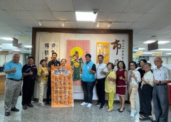 花蓮縣詩書畫協會開展 為市公所增添藝文氣息