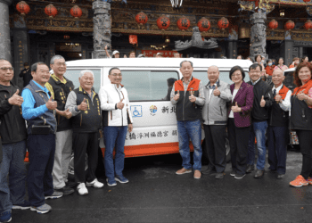 同理身障者不便 板橋浮洲福德宮聯袂企業公益行善 捐贈新北2輛復康巴士
