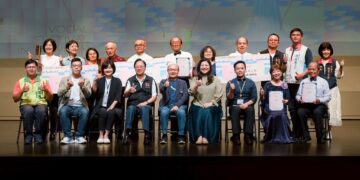 歌聲重溫青春 桃園市民合唱大賽樂齡組落幕 張善政肯定長者熱情