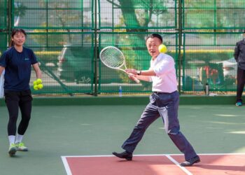 嘉義縣立網球場整修完工　翁章梁為縣運網球賽開球