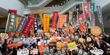 超夢幻焦糖楓串燒×柒息地居酒屋「燒烤王國期間限定店」　牛仔懸賞牆、玩家插旗打卡區