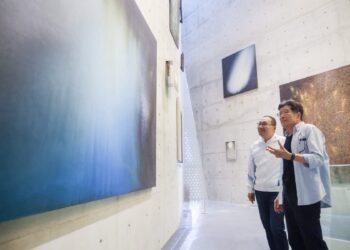 侯友宜參訪江賢二藝術園區　交流城市觀光與文化發展經驗