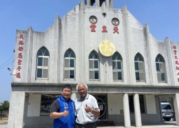 雲林縣致贈敬老愛心卡　感謝阮梅山神父37年無私奉獻