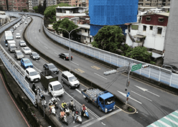 新店區祥和路再升級 預告警示號誌提升行車安全