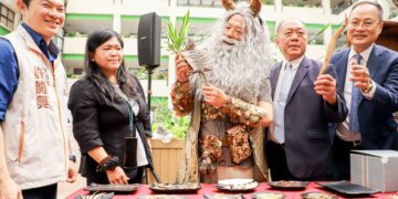 翁章梁化身神農氏  宣傳中藥本草文化節 