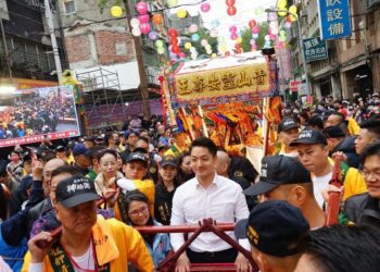 蔣萬安出席艋舺青山宮 112年暗訪暨遶境活動起轎儀式　感謝青山宮推動城市外交