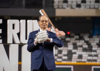 王貞治開出大巨蛋歷史第一球　中韓開幕戰今登場