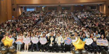 新北托育英雄榜 侯友宜親自表揚 255位托育人員、177家優質托嬰機構獲殊榮