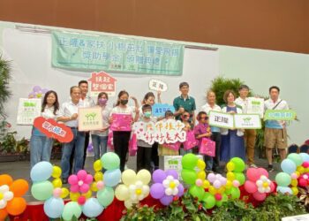 「小樹茁壯 讓愛飛揚」獎助學金頒獎 協助寄養學子穩定就學