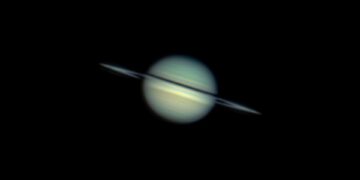 台南一中天文社社長邱胤軒帶領迎接「土星環消失」與「檸檬彗星」雙天象