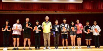 「窮不能窮教育」！ 彰化市公所頒發低收入戶子女教育補助費