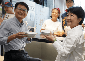 盧秀燕率市府團隊參觀五股市場 深入交流市場改造經驗